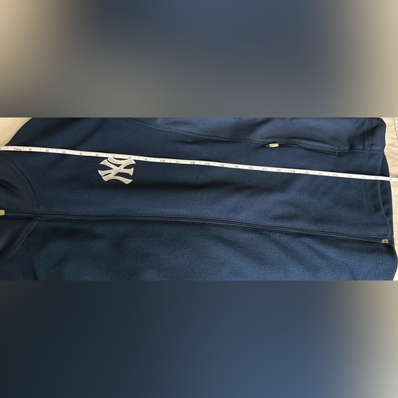 NY Yankees official navy fleece jacket - Picture 6 of 6